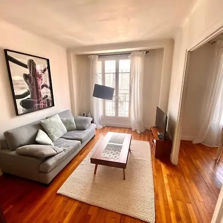 Comfy 2 Bedrooms Apartman Levallois-Perret