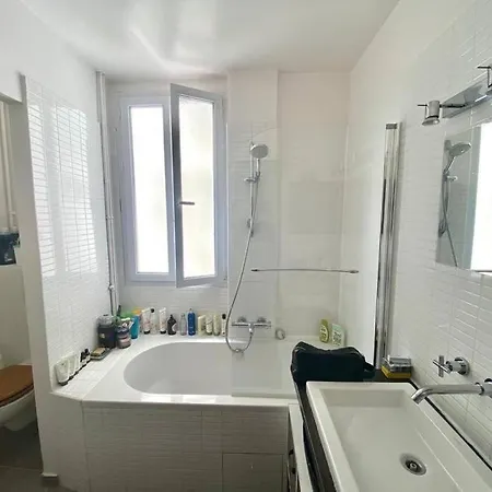 Comfy 2 Bedrooms Apartman Levallois-Perret